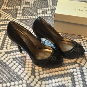 GUC ALDO Black Peep toe leather 4 inch heel size 37 or size 7 women.